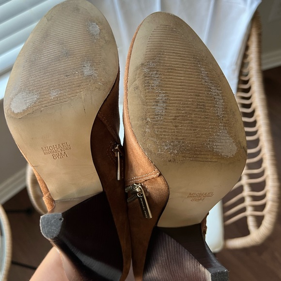 Michael Kors booties, size 8 1/2 , brown suede - Picture 2 of 5